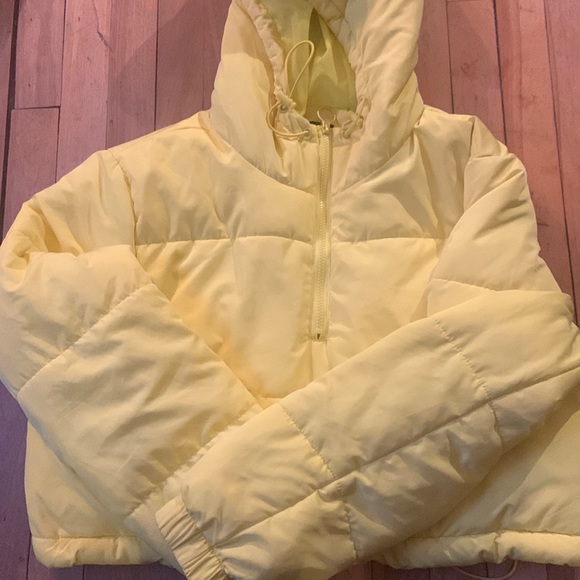 Yellow crop puffer - Picture 1 of 1